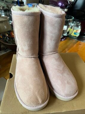 UGG Women's Classic Short Shearling Boots in  Rose Gray READ DESCRIPTION